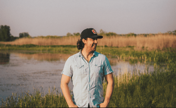 Official headshot of singer/songwriter, Warren Hargraves.