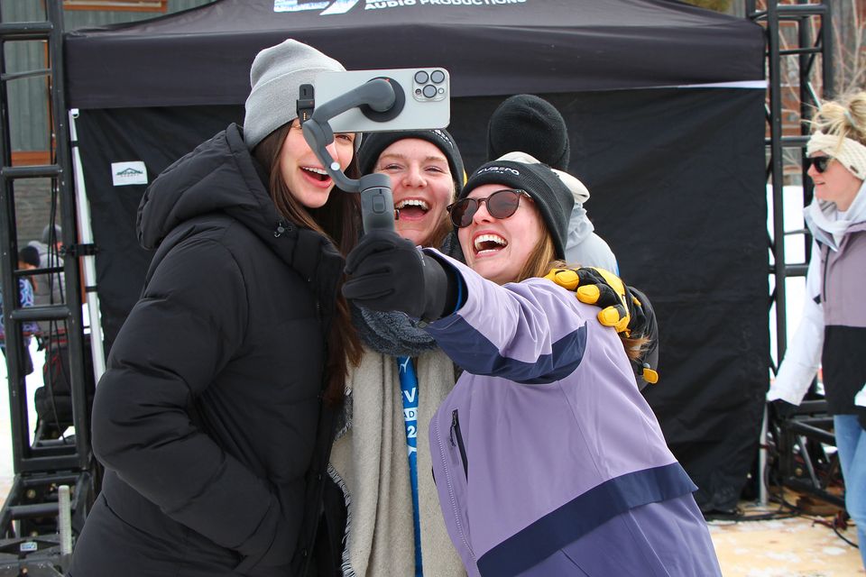 3 Friends taking a selfie to commemorate their experience at 24h Blue Mtn.